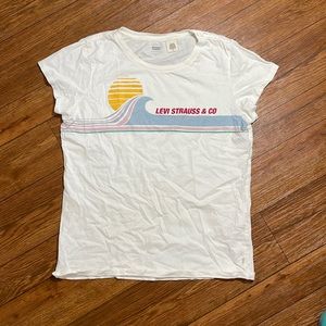 Levi’s t shirt, size Large